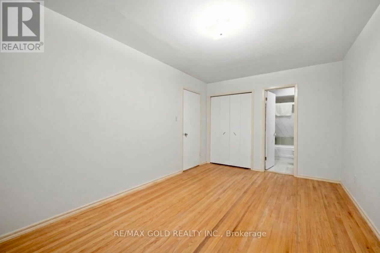 877 Consort Crescent, Mississauga, Ontario  L5C 1J8 - Photo 23 - W12996602