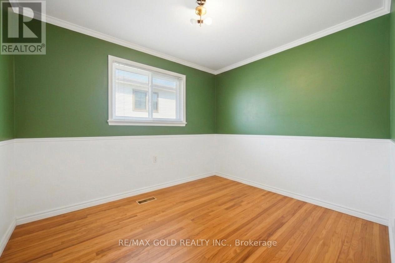 877 Consort Crescent, Mississauga, Ontario  L5C 1J8 - Photo 25 - W12996602