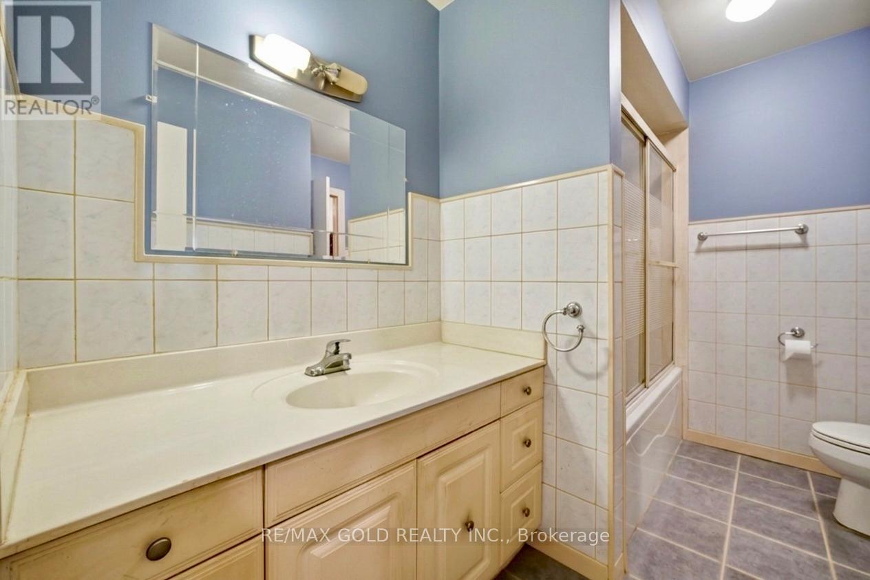 877 Consort Crescent, Mississauga, Ontario  L5C 1J8 - Photo 27 - W12996602