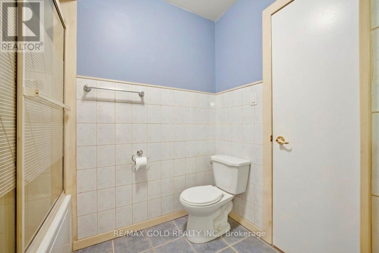 877 Consort Crescent, Mississauga, Ontario  L5C 1J8 - Photo 28 - W12996602