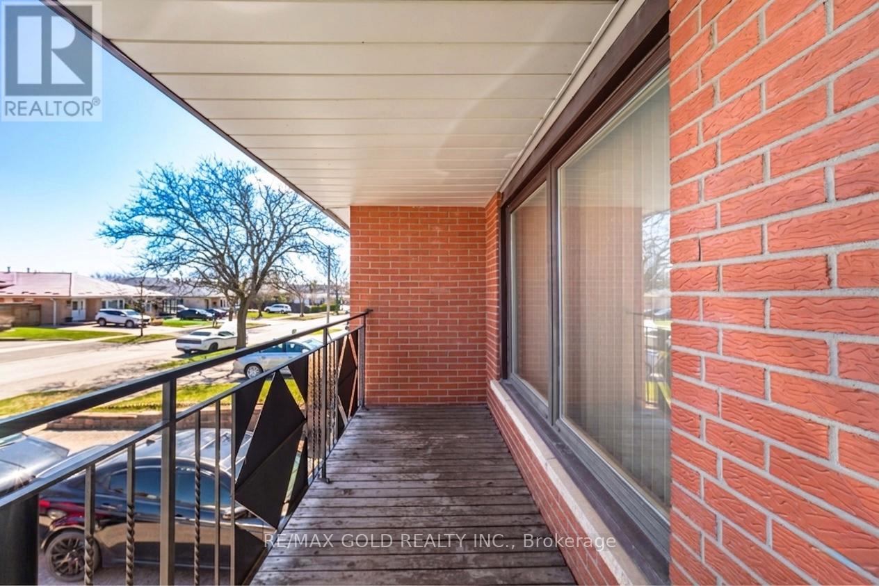 877 Consort Crescent, Mississauga, Ontario  L5C 1J8 - Photo 29 - W12996602