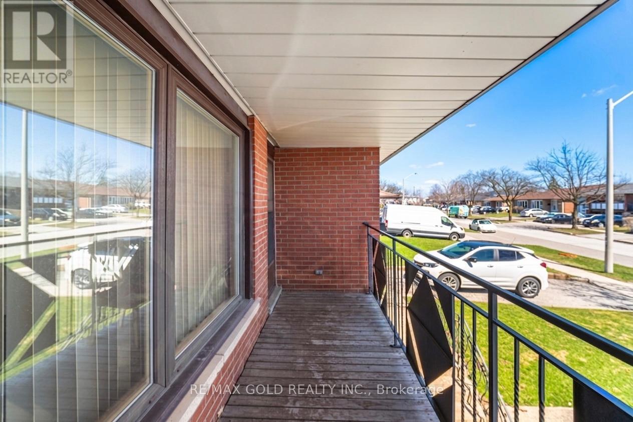 877 Consort Crescent, Mississauga, Ontario  L5C 1J8 - Photo 30 - W12996602