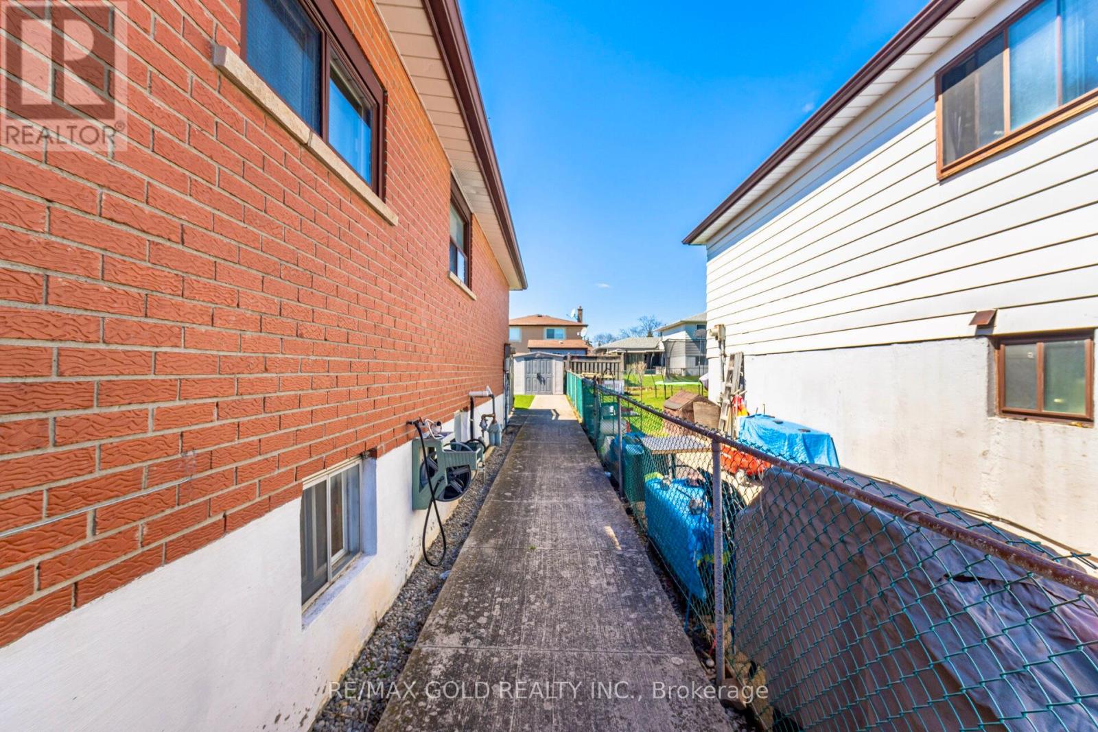 877 Consort Crescent, Mississauga, Ontario  L5C 1J8 - Photo 31 - W12996602