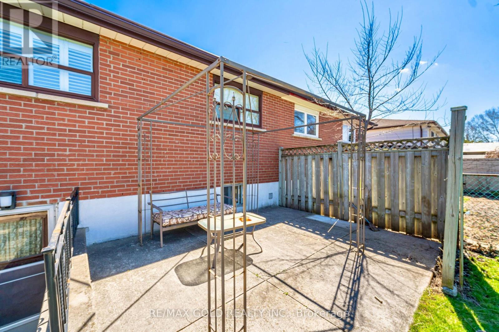 877 Consort Crescent, Mississauga, Ontario  L5C 1J8 - Photo 32 - W12996602