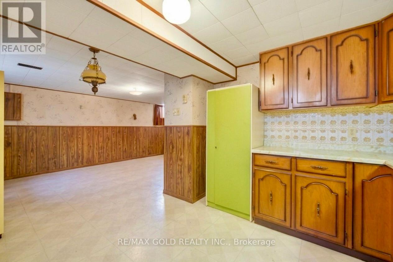 877 Consort Crescent, Mississauga, Ontario  L5C 1J8 - Photo 38 - W12996602