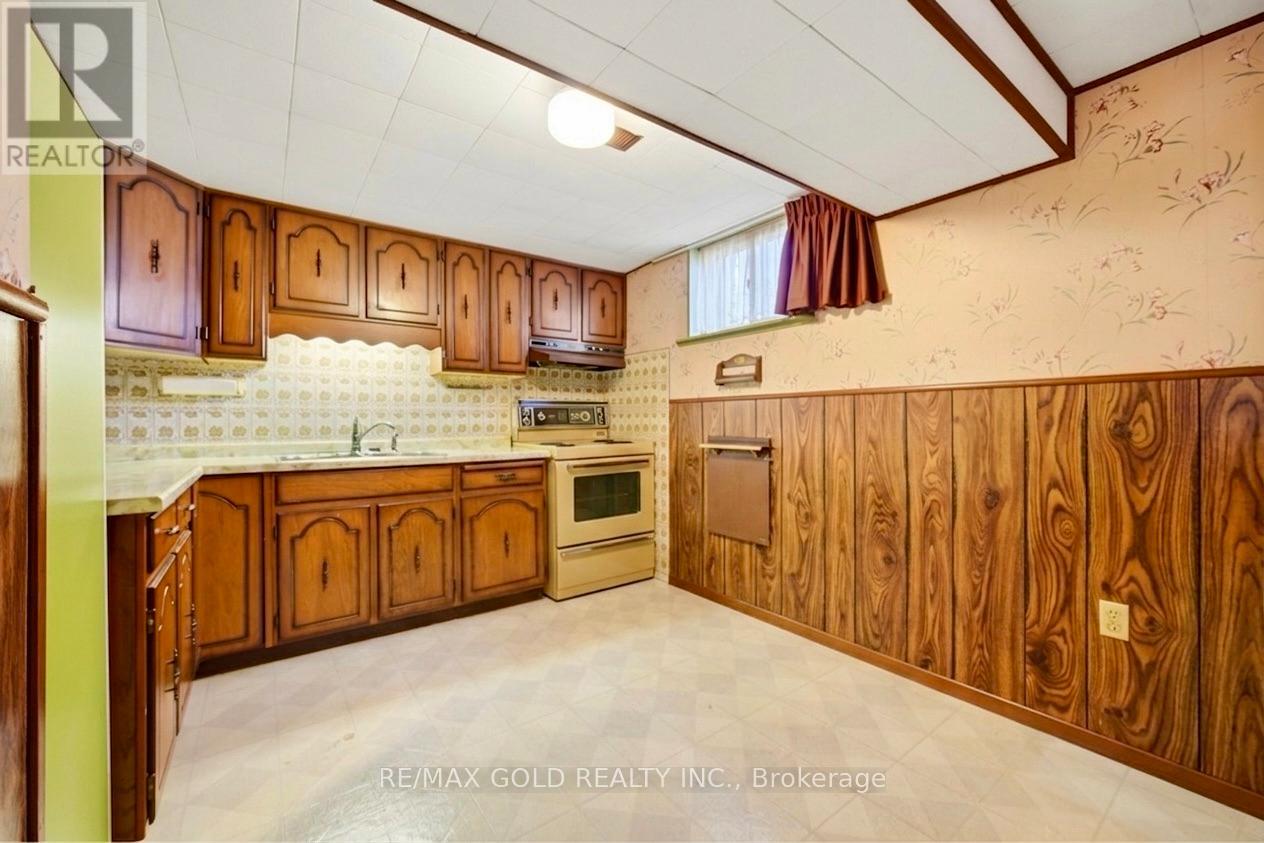 877 Consort Crescent, Mississauga, Ontario  L5C 1J8 - Photo 39 - W12996602