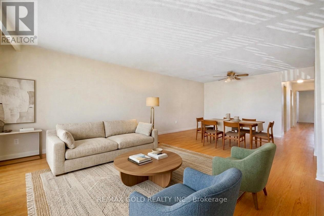 877 Consort Crescent, Mississauga, Ontario  L5C 1J8 - Photo 4 - W12996602