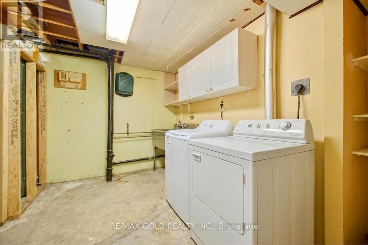 877 Consort Crescent, Mississauga, Ontario  L5C 1J8 - Photo 41 - W12996602