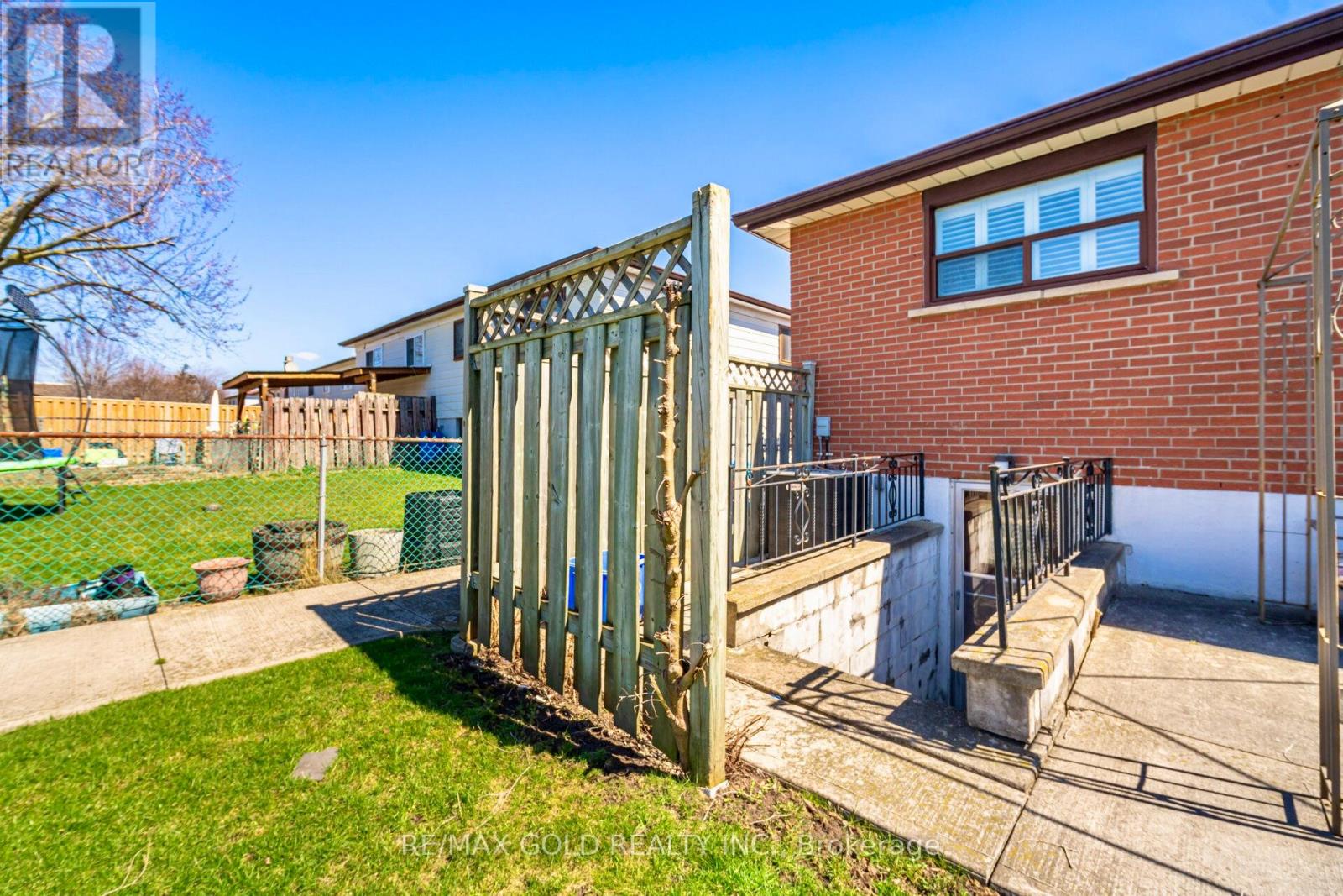 877 Consort Crescent, Mississauga, Ontario  L5C 1J8 - Photo 42 - W12996602