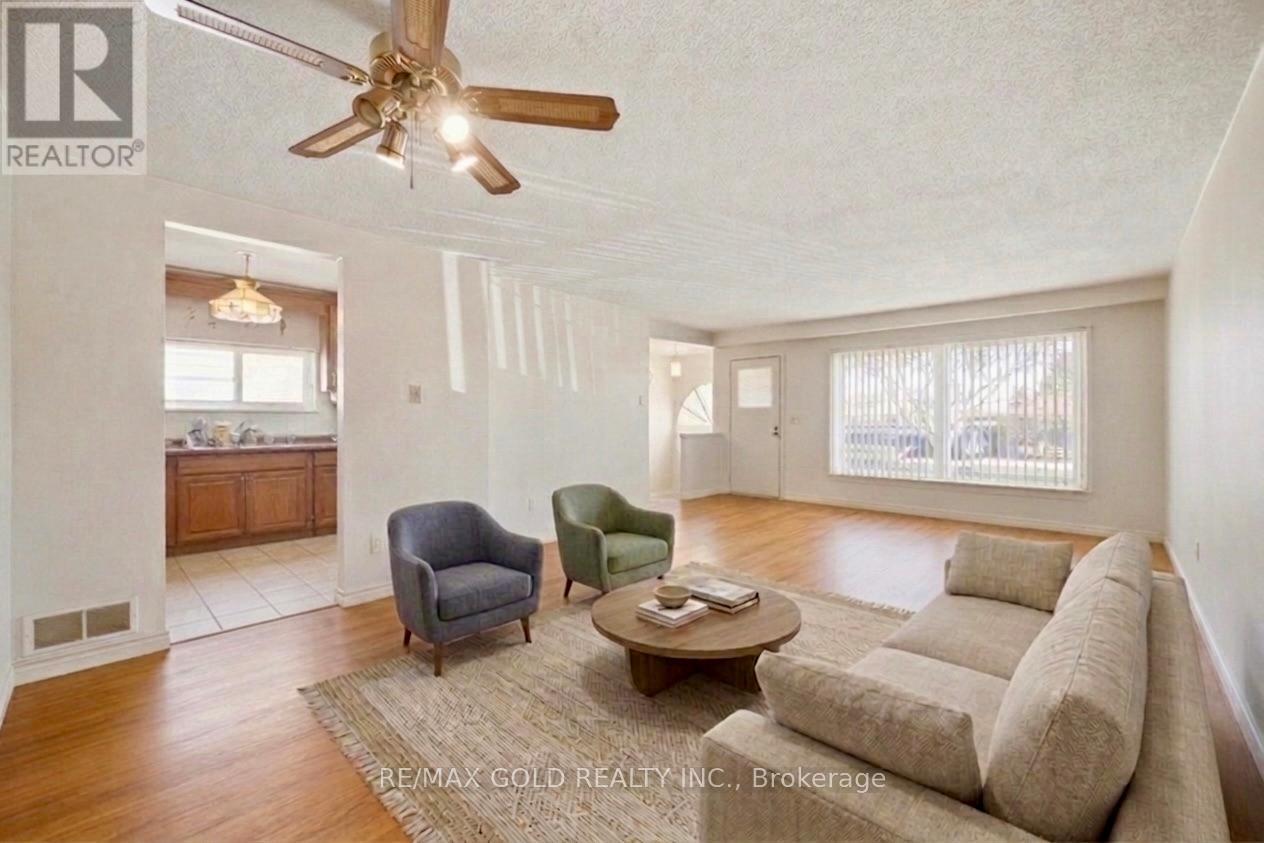 877 Consort Crescent, Mississauga, Ontario  L5C 1J8 - Photo 9 - W12996602