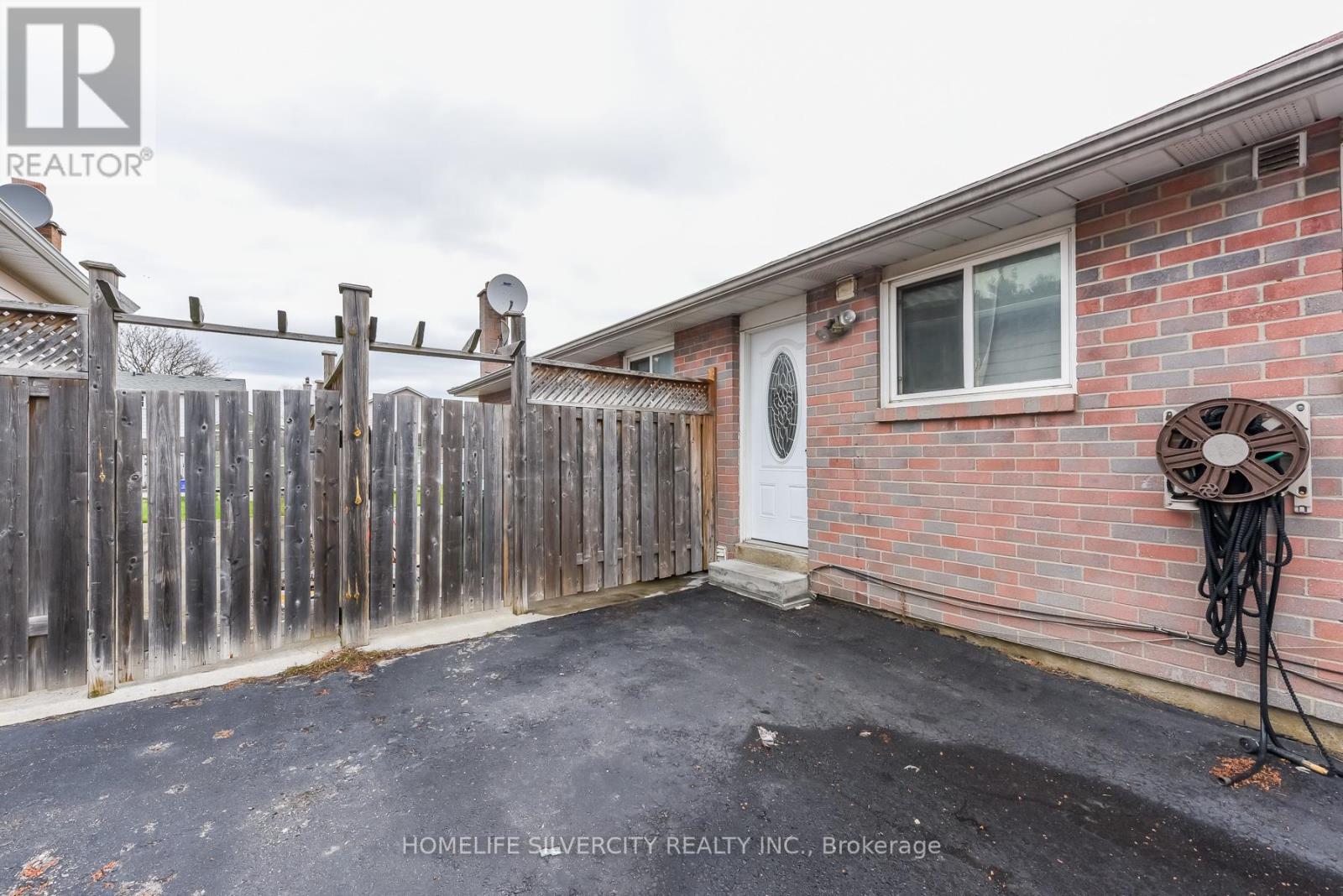 7816 Priory Crescent, Mississauga, Ontario  L4T 3H5 - Photo 6 - W12996606