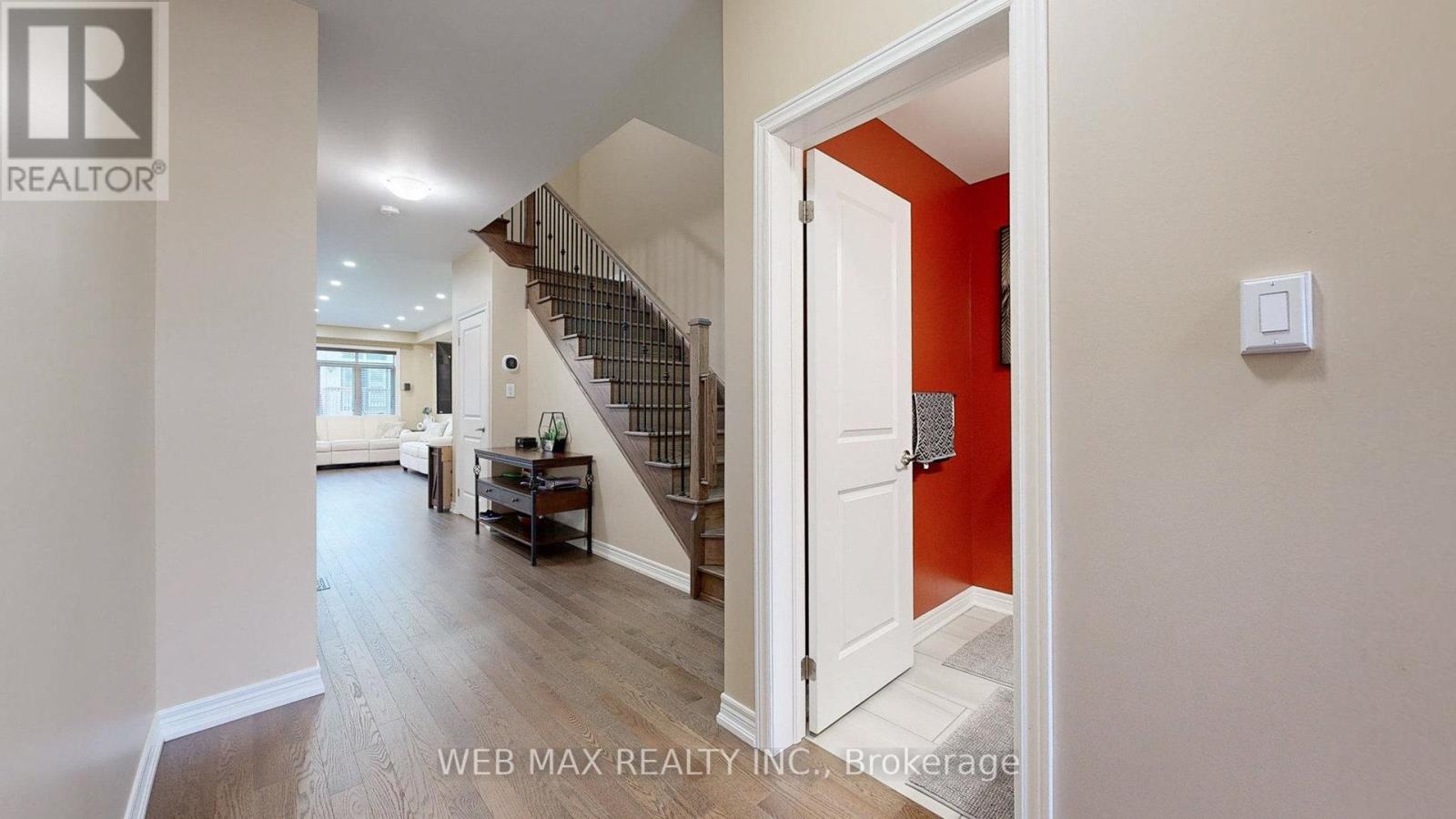 213 Wisteria Way, Oakville, Ontario  L6M 1R1 - Photo 4 - W12996616