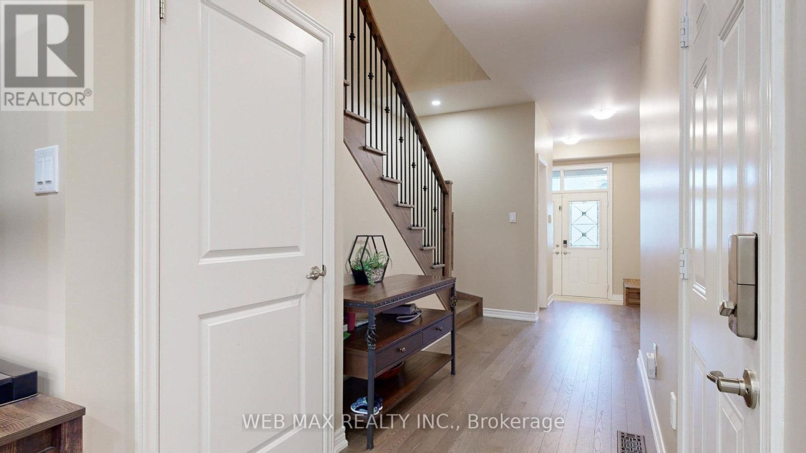 213 Wisteria Way, Oakville, Ontario  L6M 1R1 - Photo 6 - W12996616