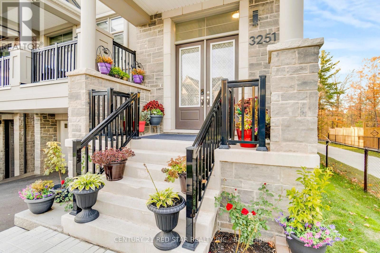 3251 Harasym Trail, Oakville, Ontario  L6M 5N6 - Photo 3 - W12996632