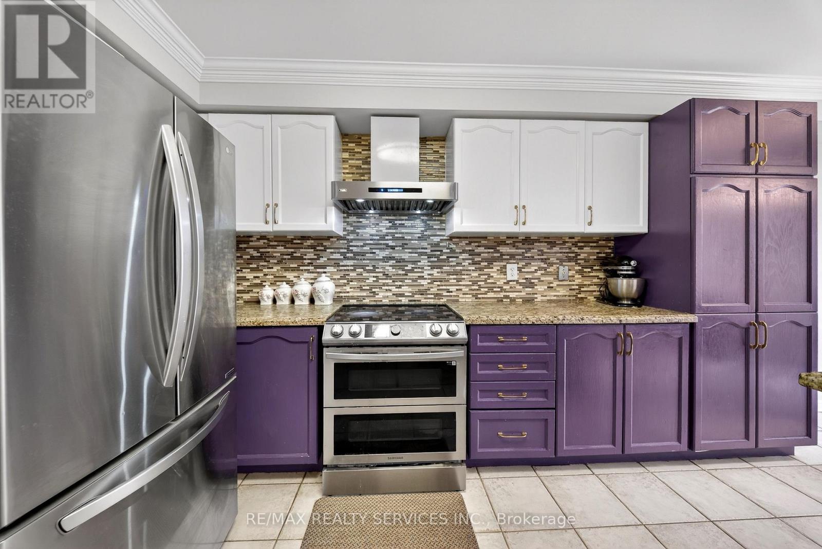 63 Irene Crescent, Brampton, Ontario  L7A 3E9 - Photo 11 - W12996654