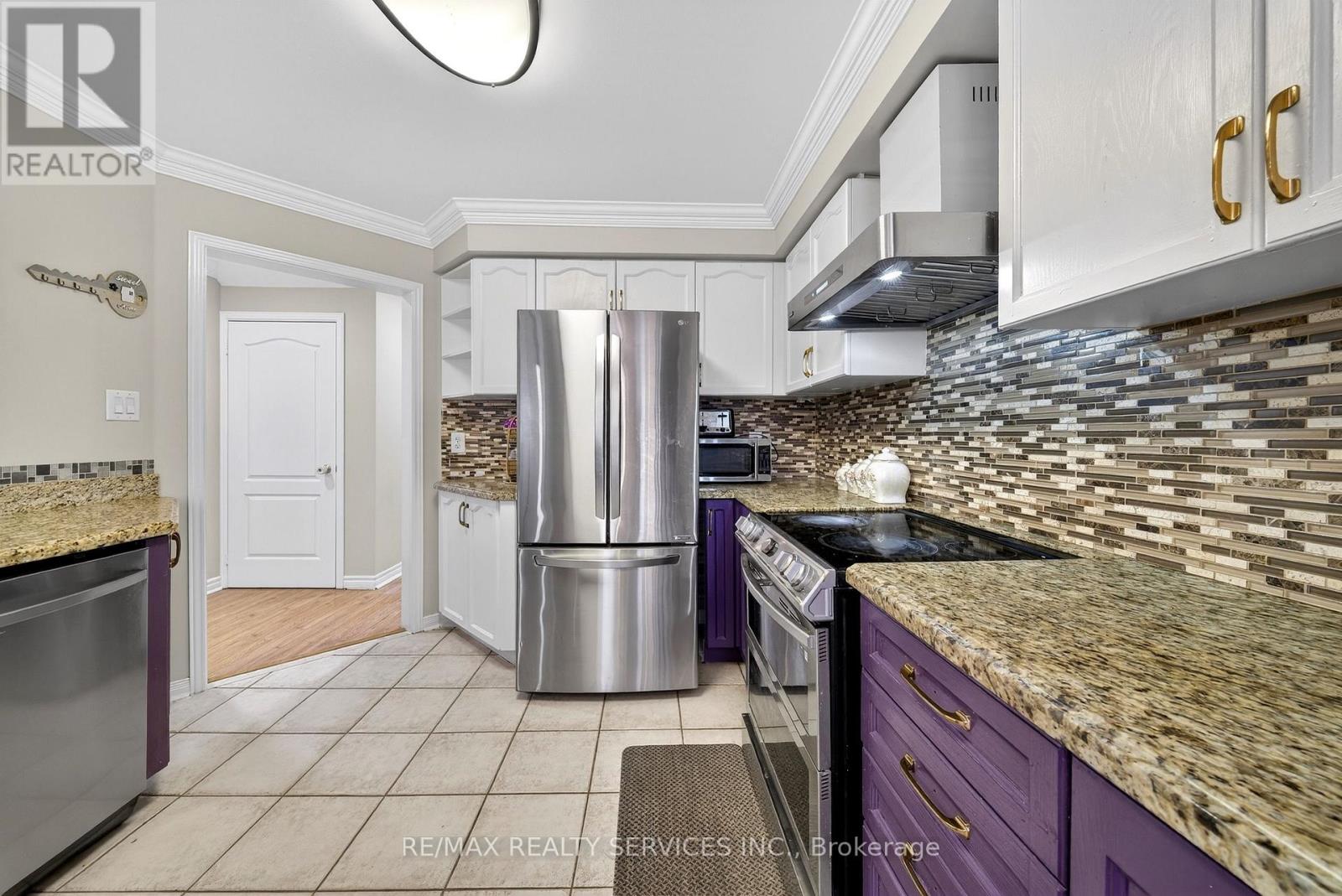 63 Irene Crescent, Brampton, Ontario  L7A 3E9 - Photo 13 - W12996654