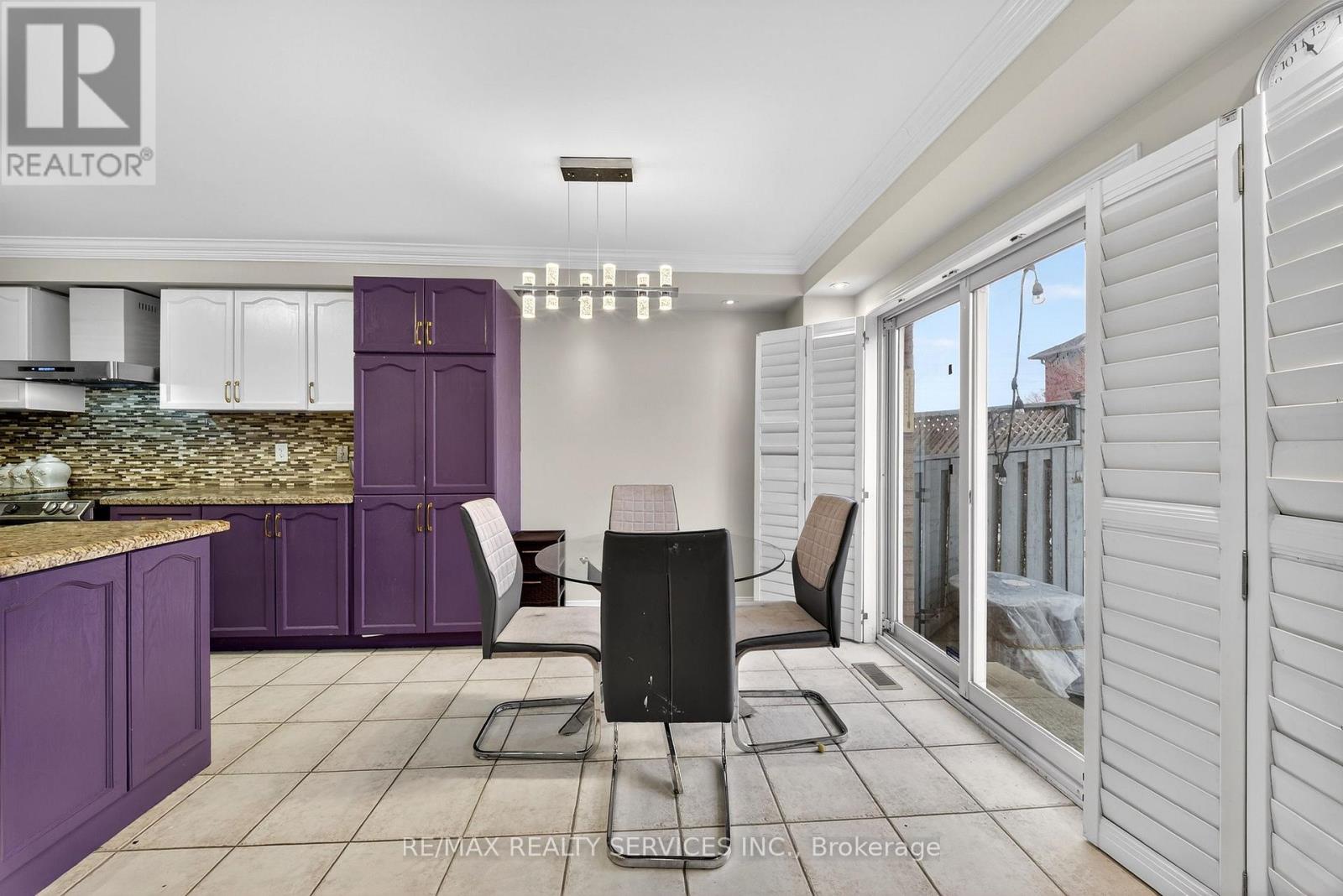 63 Irene Crescent, Brampton, Ontario  L7A 3E9 - Photo 14 - W12996654