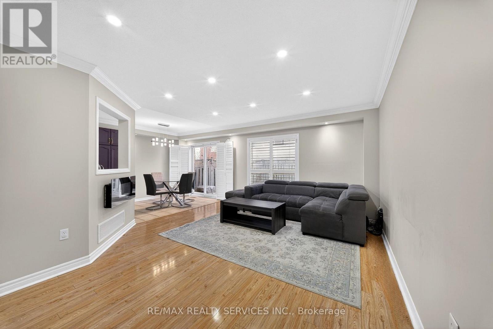 63 Irene Crescent, Brampton, Ontario  L7A 3E9 - Photo 15 - W12996654