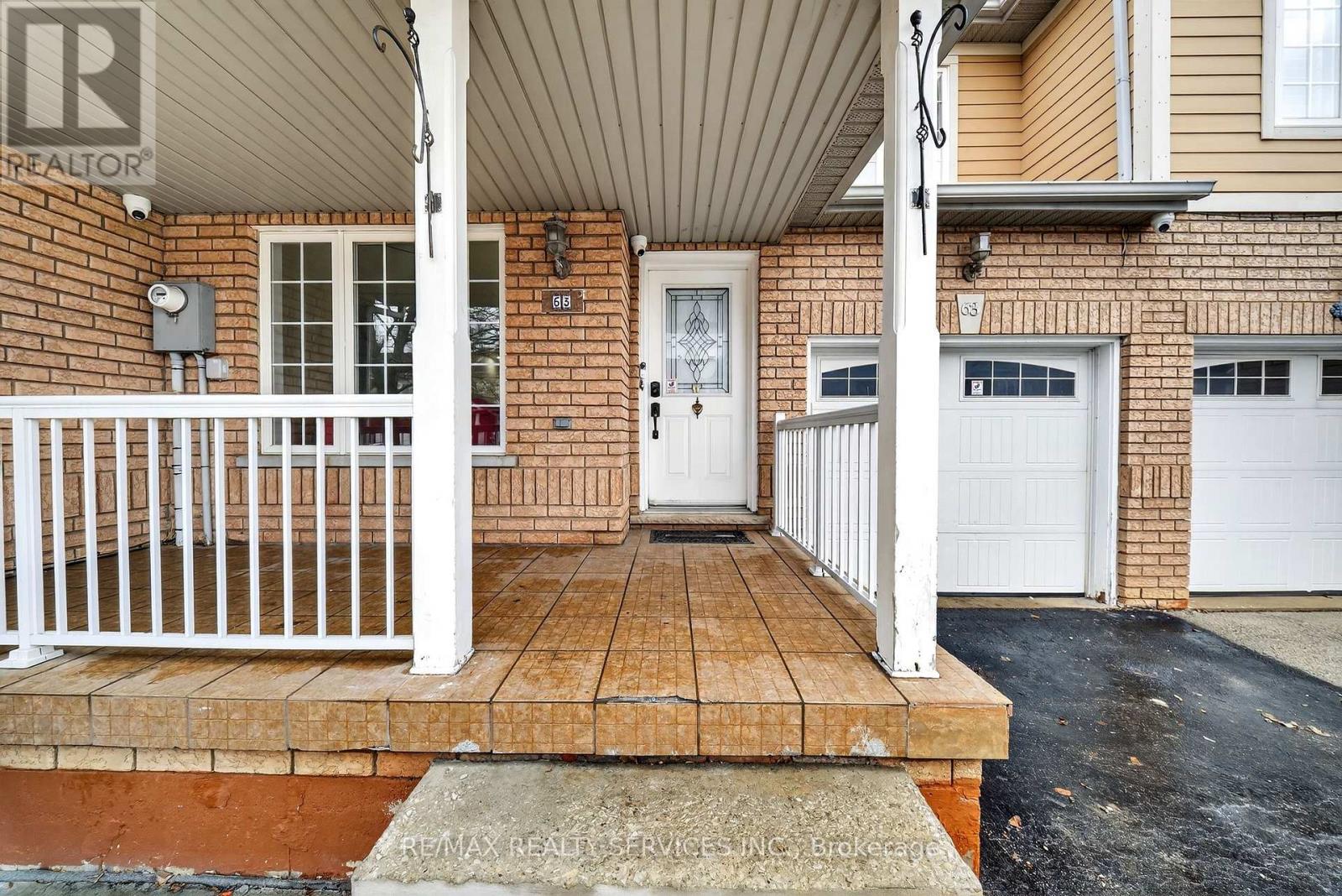 63 Irene Crescent, Brampton, Ontario  L7A 3E9 - Photo 4 - W12996654