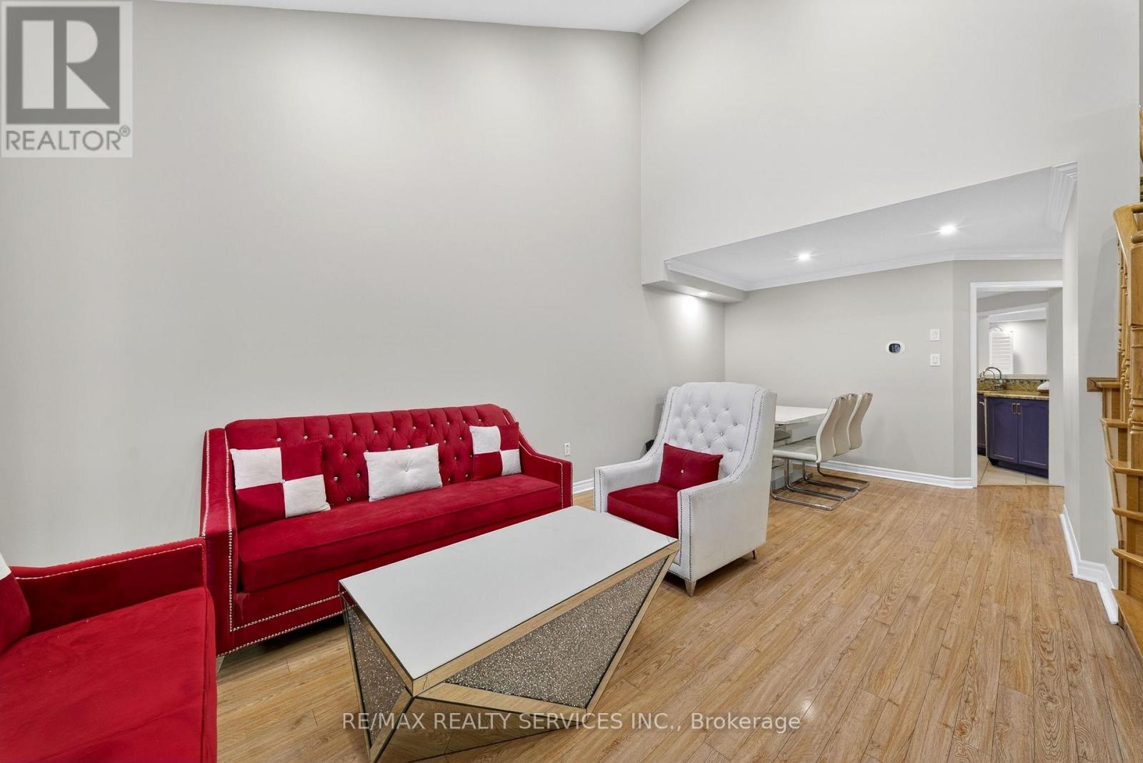 63 Irene Crescent, Brampton, Ontario  L7A 3E9 - Photo 6 - W12996654