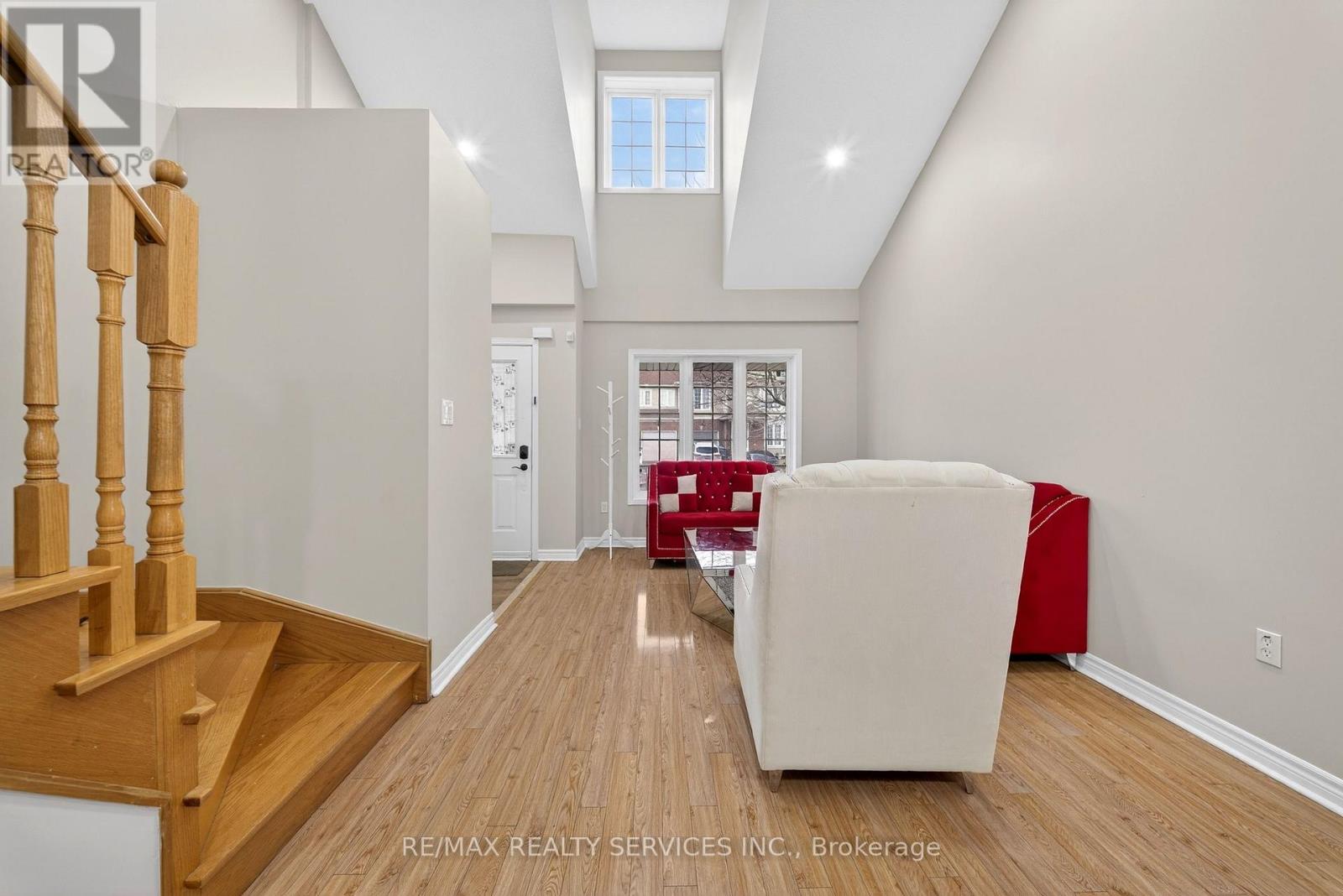 63 Irene Crescent, Brampton, Ontario  L7A 3E9 - Photo 7 - W12996654