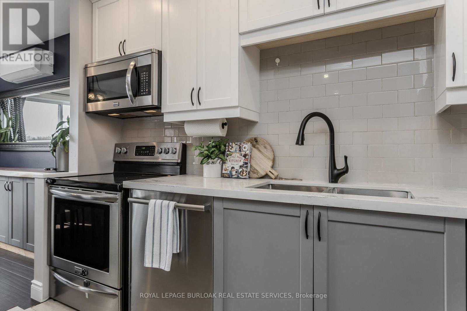 71 - 528 Sheraton Road, Burlington, Ontario  L7L 4B2 - Photo 11 - W12996668