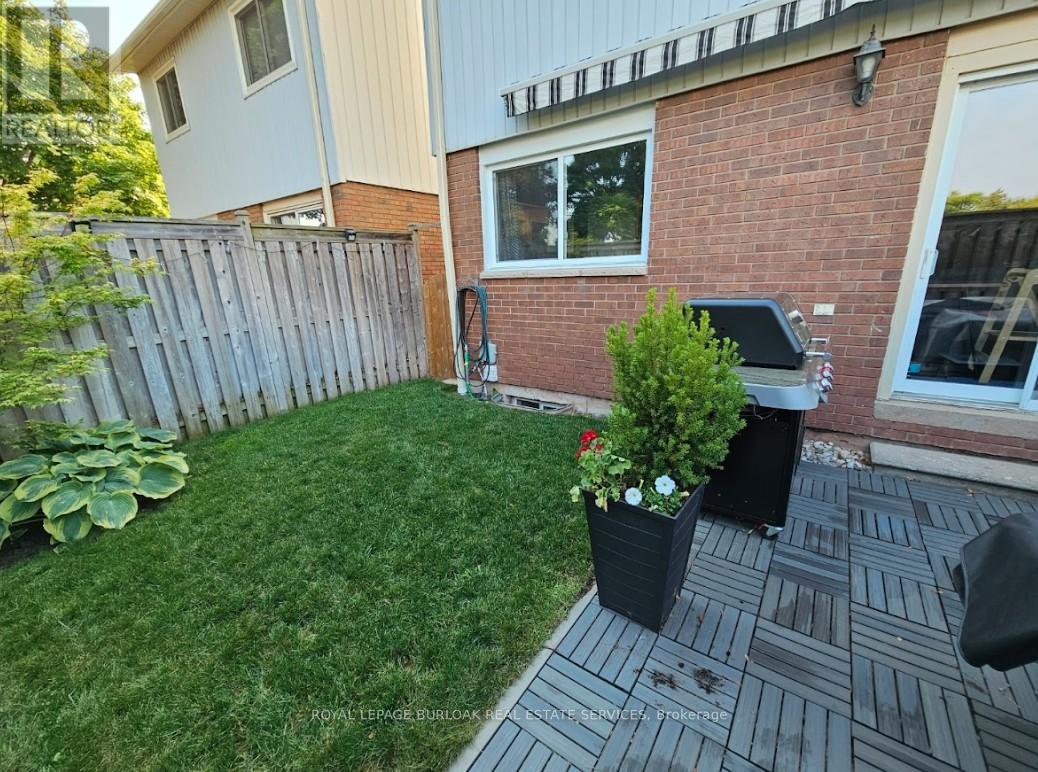 71 - 528 Sheraton Road, Burlington, Ontario  L7L 4B2 - Photo 43 - W12996668