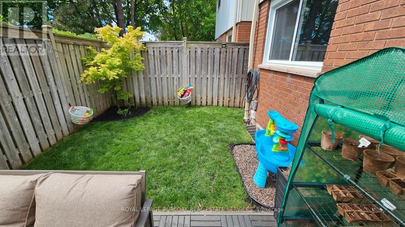 71 - 528 Sheraton Road, Burlington, Ontario  L7L 4B2 - Photo 44 - W12996668