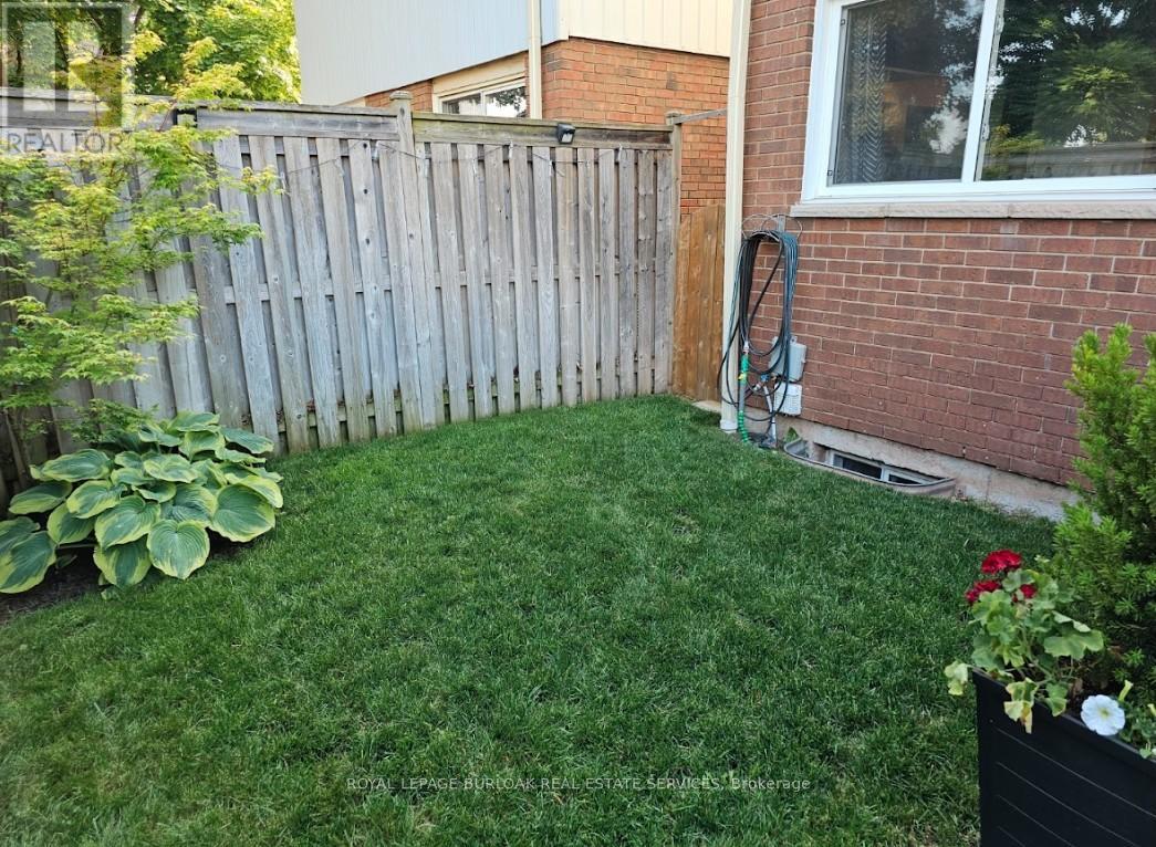 71 - 528 Sheraton Road, Burlington, Ontario  L7L 4B2 - Photo 45 - W12996668