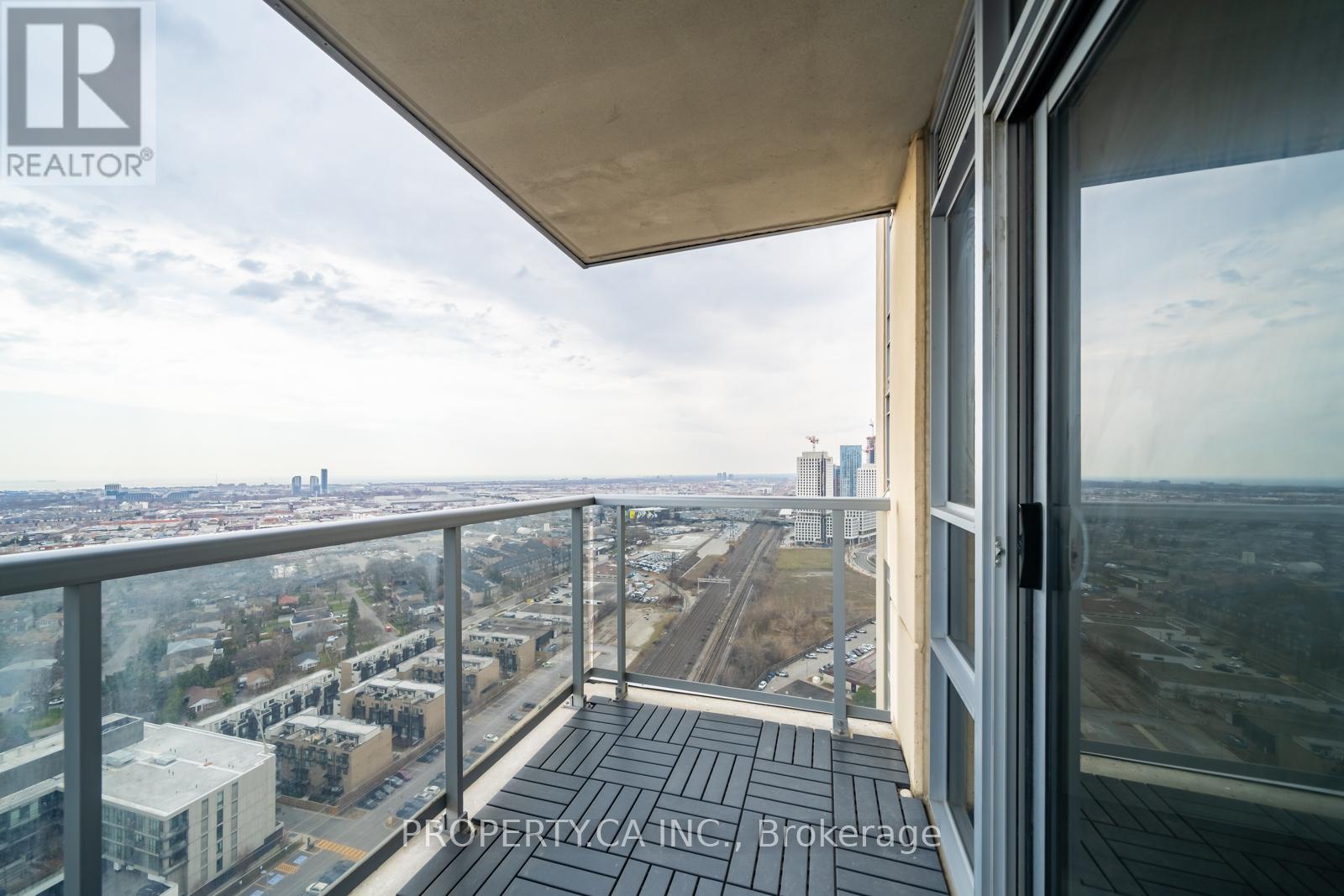 Lph06 - 3 Michael Power Place, Toronto, Ontario  M9A 0A2 - Photo 11 - W12996678