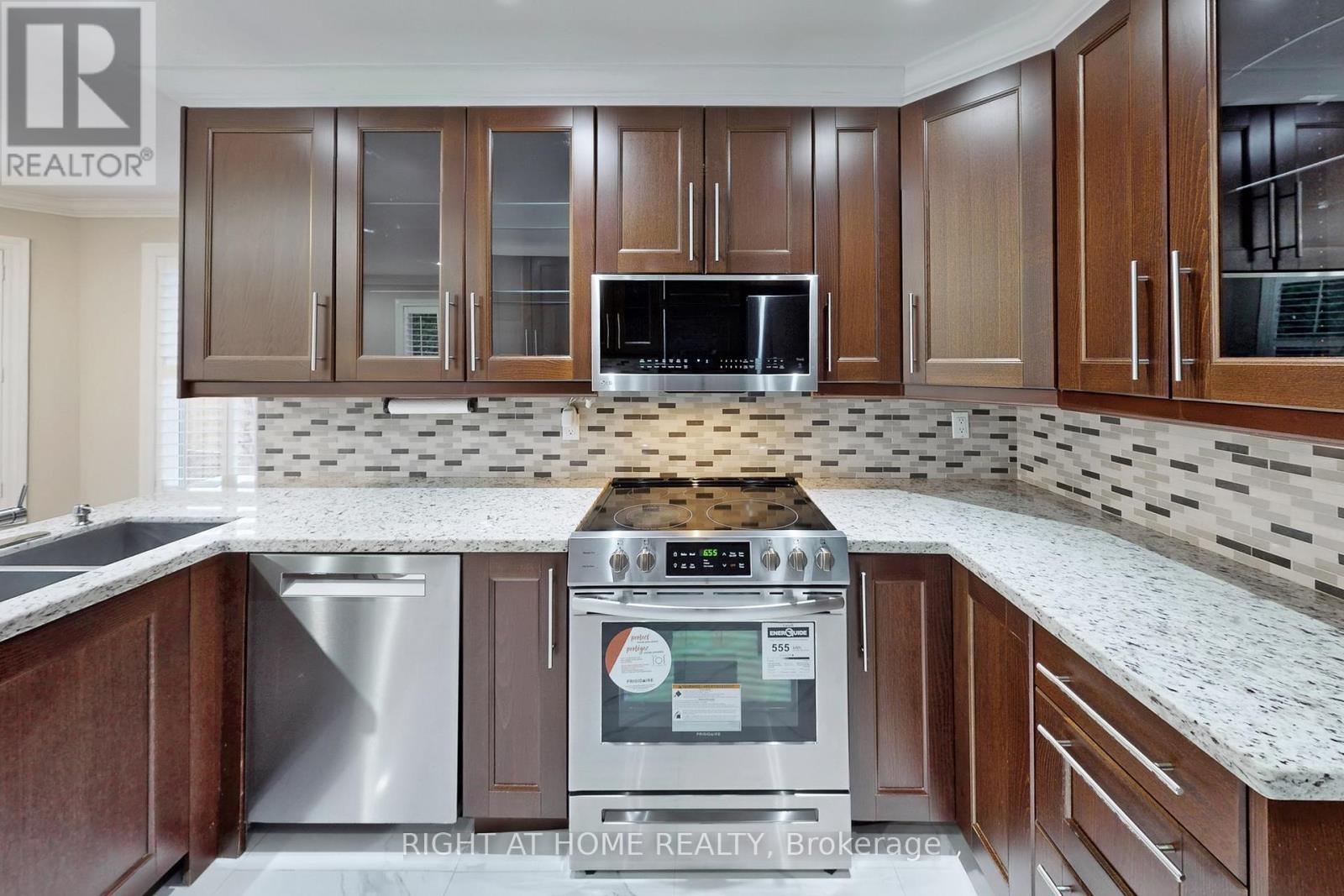 5301 Heritage Hills Boulevard, Mississauga, Ontario L5R 2J8 - Photo 14 - W12996686