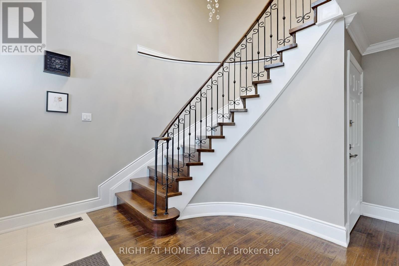 5301 Heritage Hills Boulevard, Mississauga, Ontario L5R 2J8 - Photo 19 - W12996686