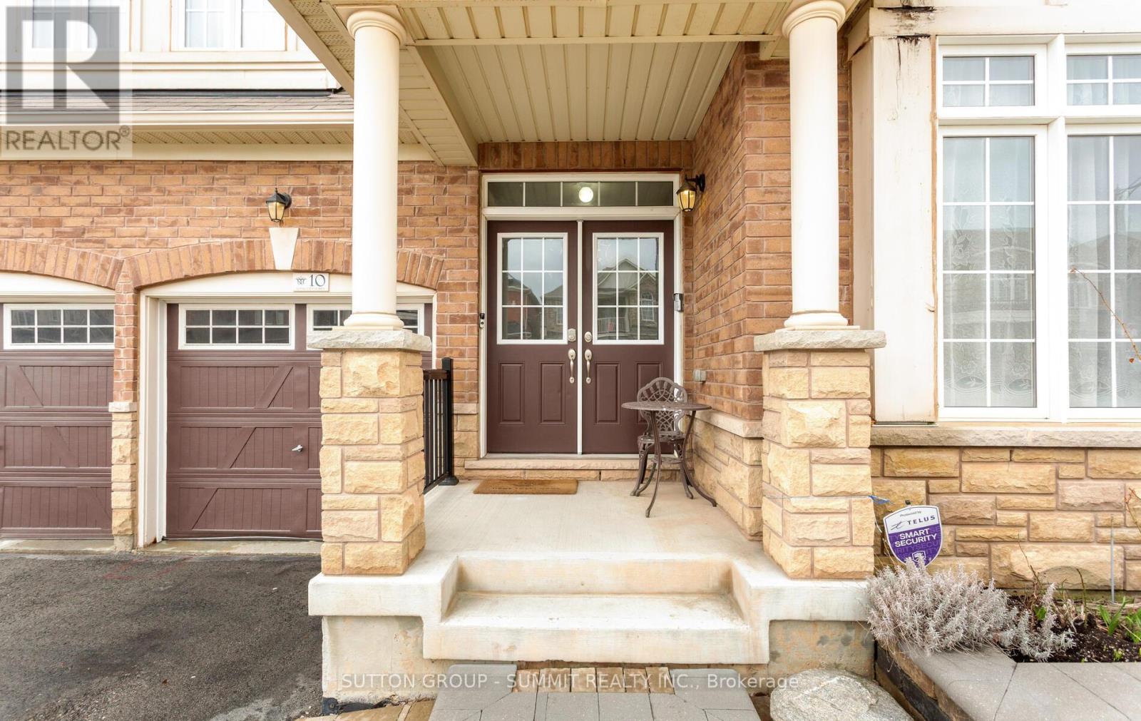 10 Elmcrest Drive, Brampton, Ontario  L6Y 5T7 - Photo 2 - W12996690