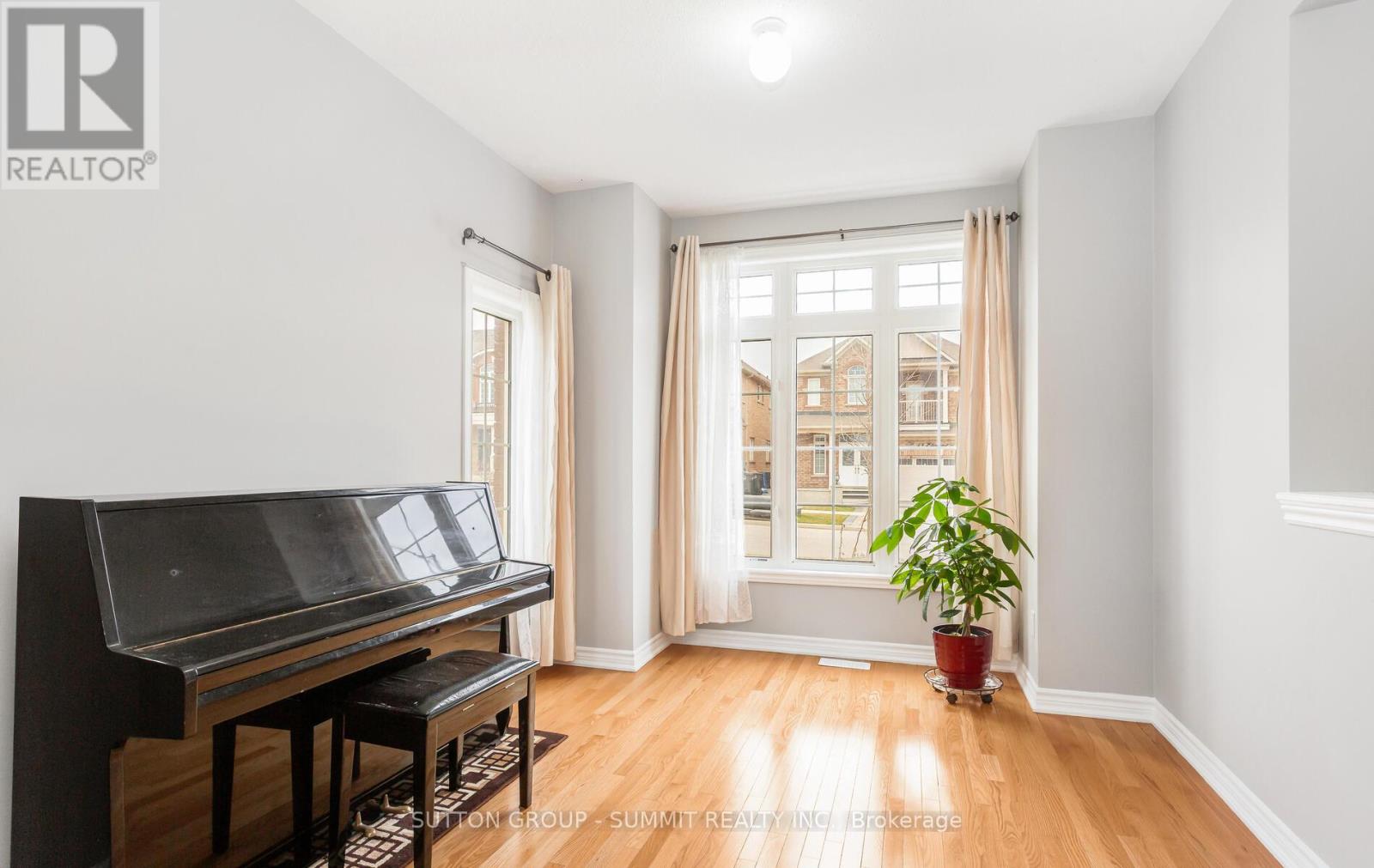 10 Elmcrest Drive, Brampton, Ontario  L6Y 5T7 - Photo 3 - W12996690