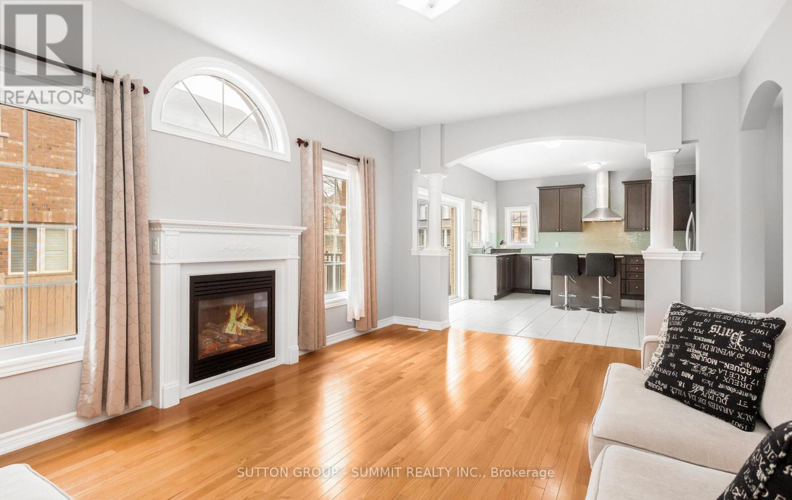 10 Elmcrest Drive, Brampton, Ontario  L6Y 5T7 - Photo 8 - W12996690