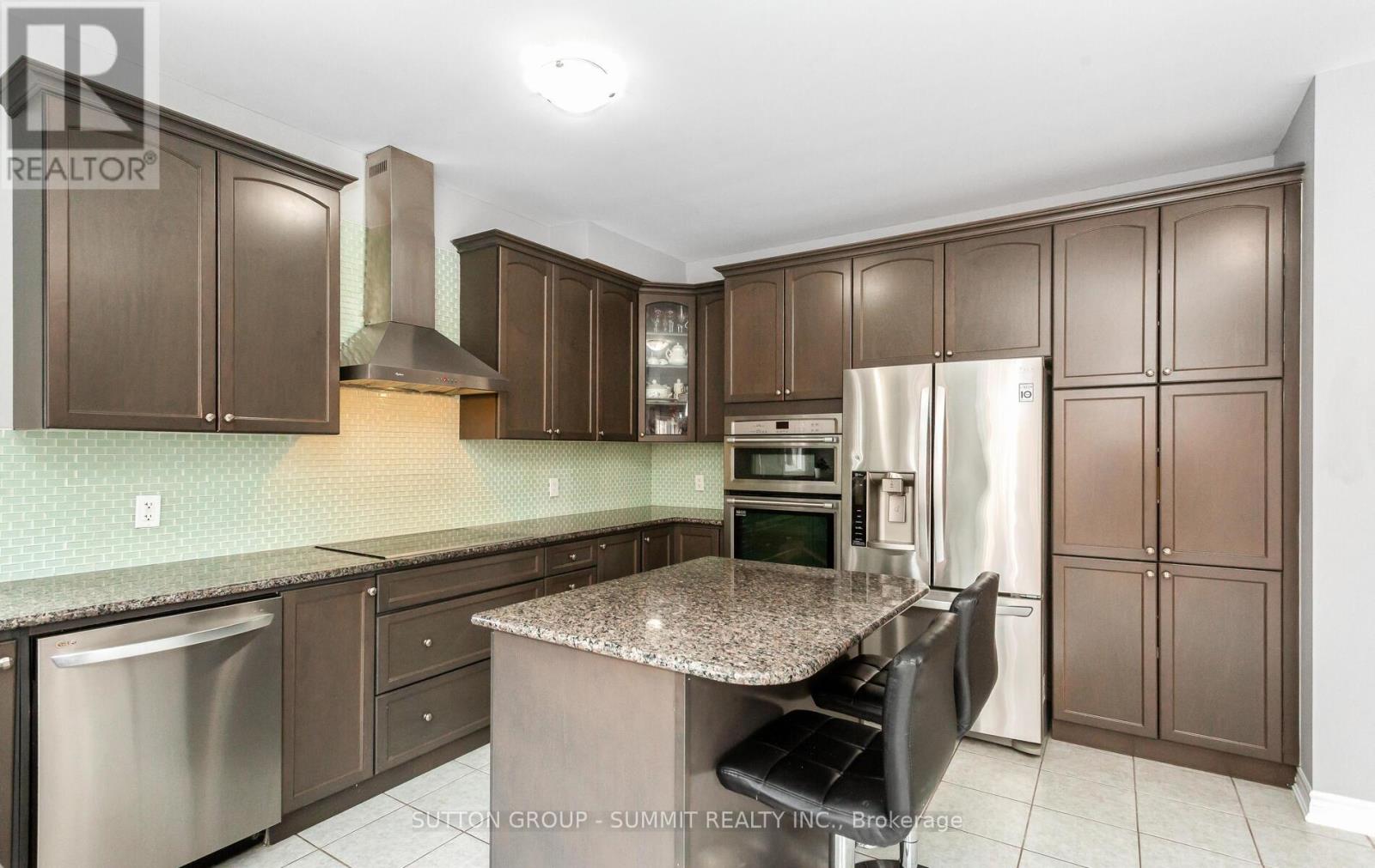 10 Elmcrest Drive, Brampton, Ontario  L6Y 5T7 - Photo 9 - W12996690