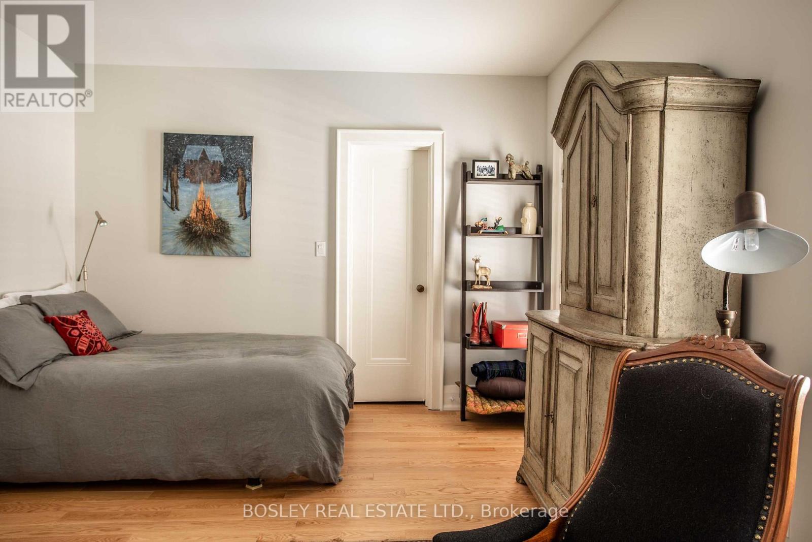 9 Indian Valley Crescent, Toronto, Ontario  M6R 1Y5 - Photo 15 - W12996698