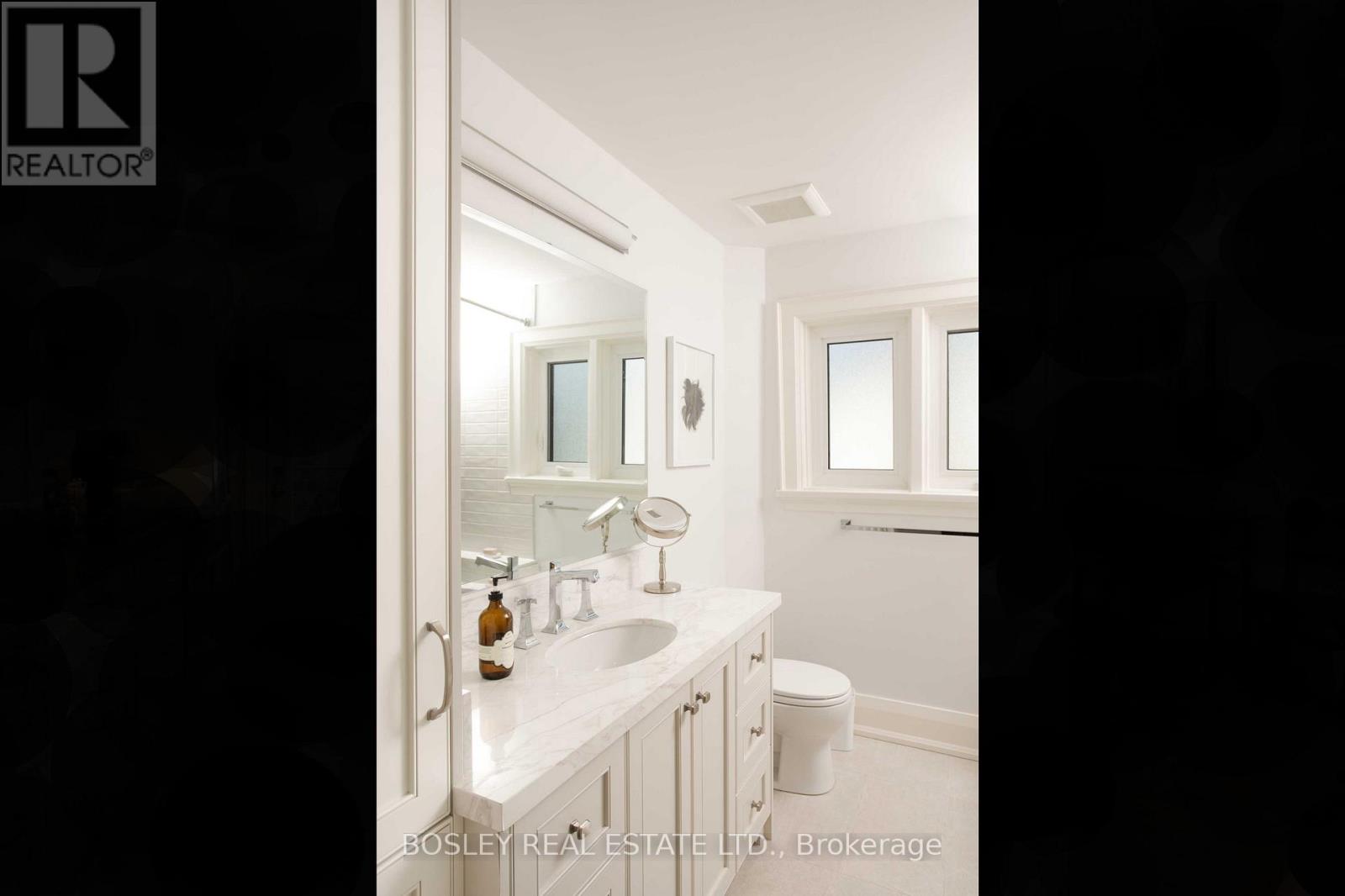 9 Indian Valley Crescent, Toronto, Ontario  M6R 1Y5 - Photo 17 - W12996698