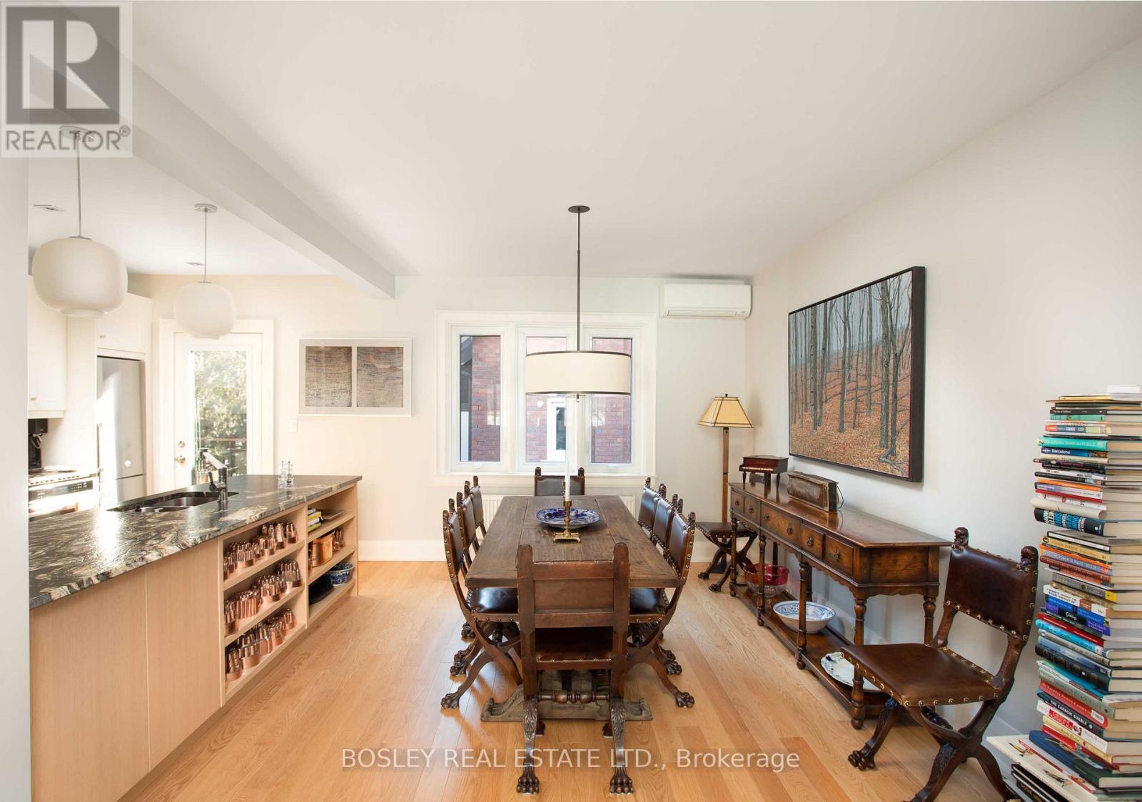 9 Indian Valley Crescent, Toronto, Ontario  M6R 1Y5 - Photo 8 - W12996698