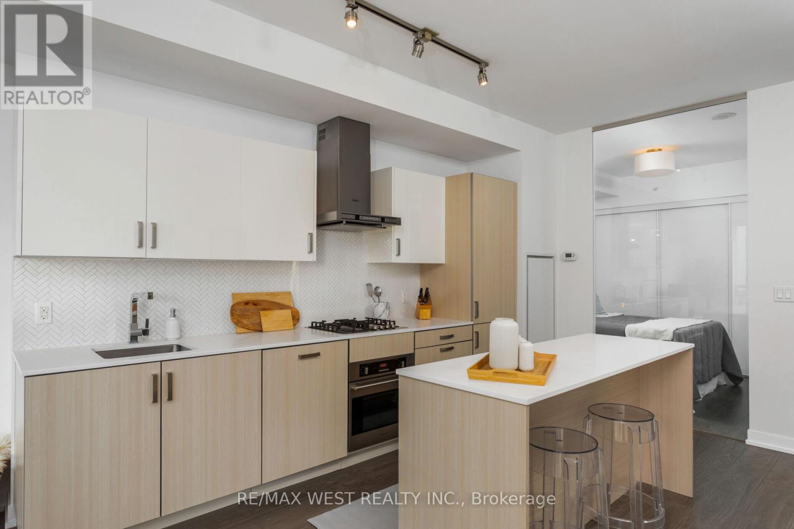 603 - 36 Howard Park Avenue, Toronto, Ontario  M6R 0A5 - Photo 11 - W12996710