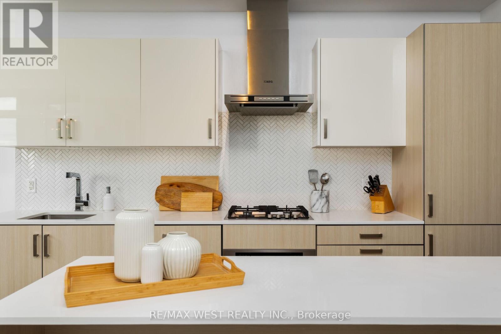 603 - 36 Howard Park Avenue, Toronto, Ontario  M6R 0A5 - Photo 12 - W12996710