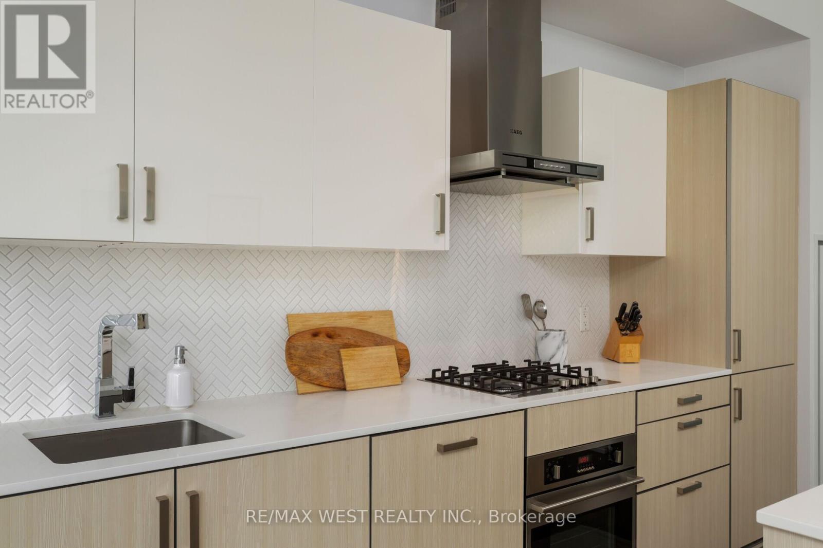 603 - 36 Howard Park Avenue, Toronto, Ontario  M6R 0A5 - Photo 13 - W12996710