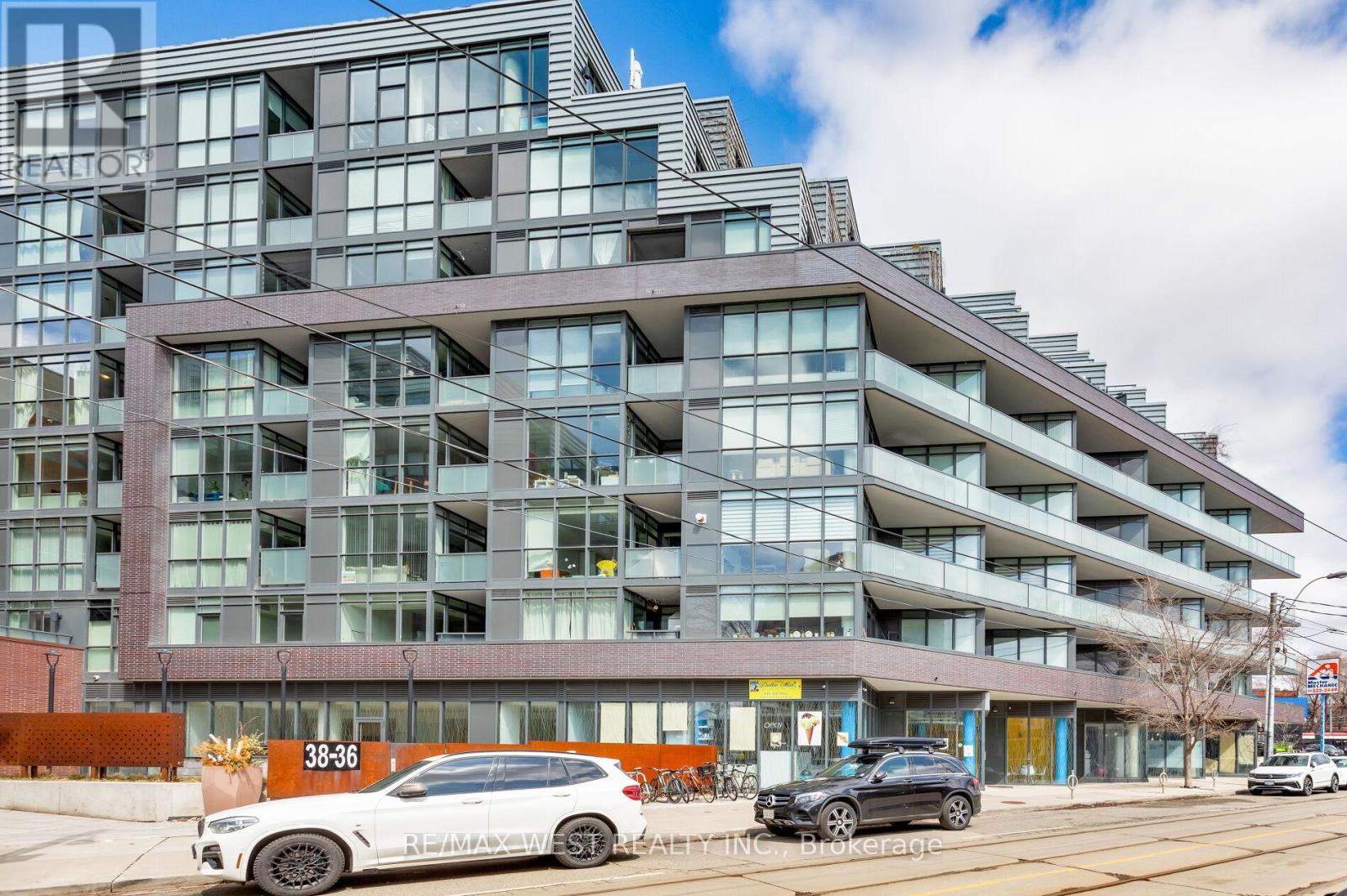 603 - 36 Howard Park Avenue, Toronto, Ontario  M6R 0A5 - Photo 2 - W12996710