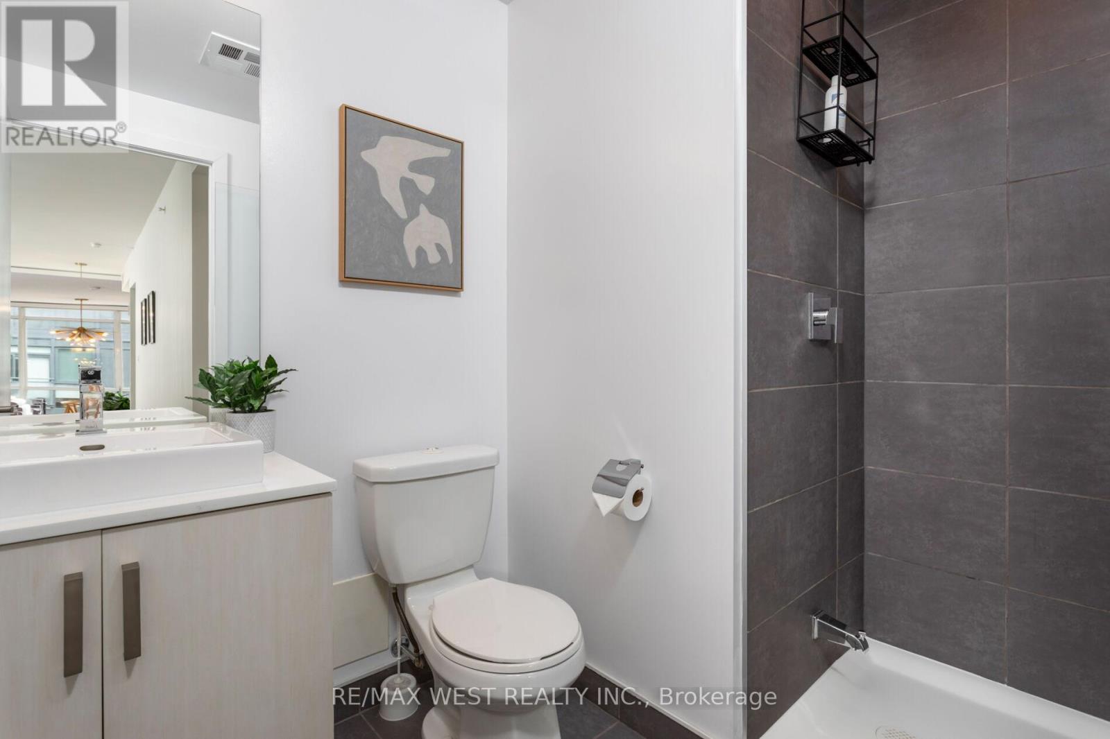 603 - 36 Howard Park Avenue, Toronto, Ontario  M6R 0A5 - Photo 8 - W12996710