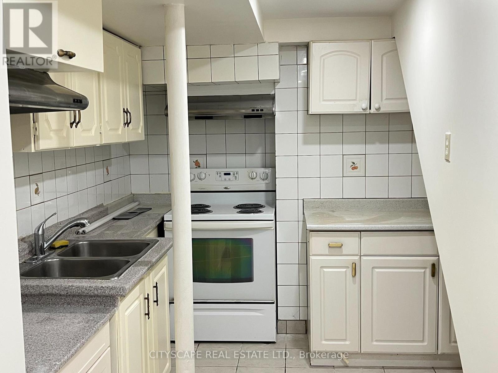 Basement - 4813 Creditview Road, Mississauga, Ontario  L5V 1H5 - Photo 2 - W12996746