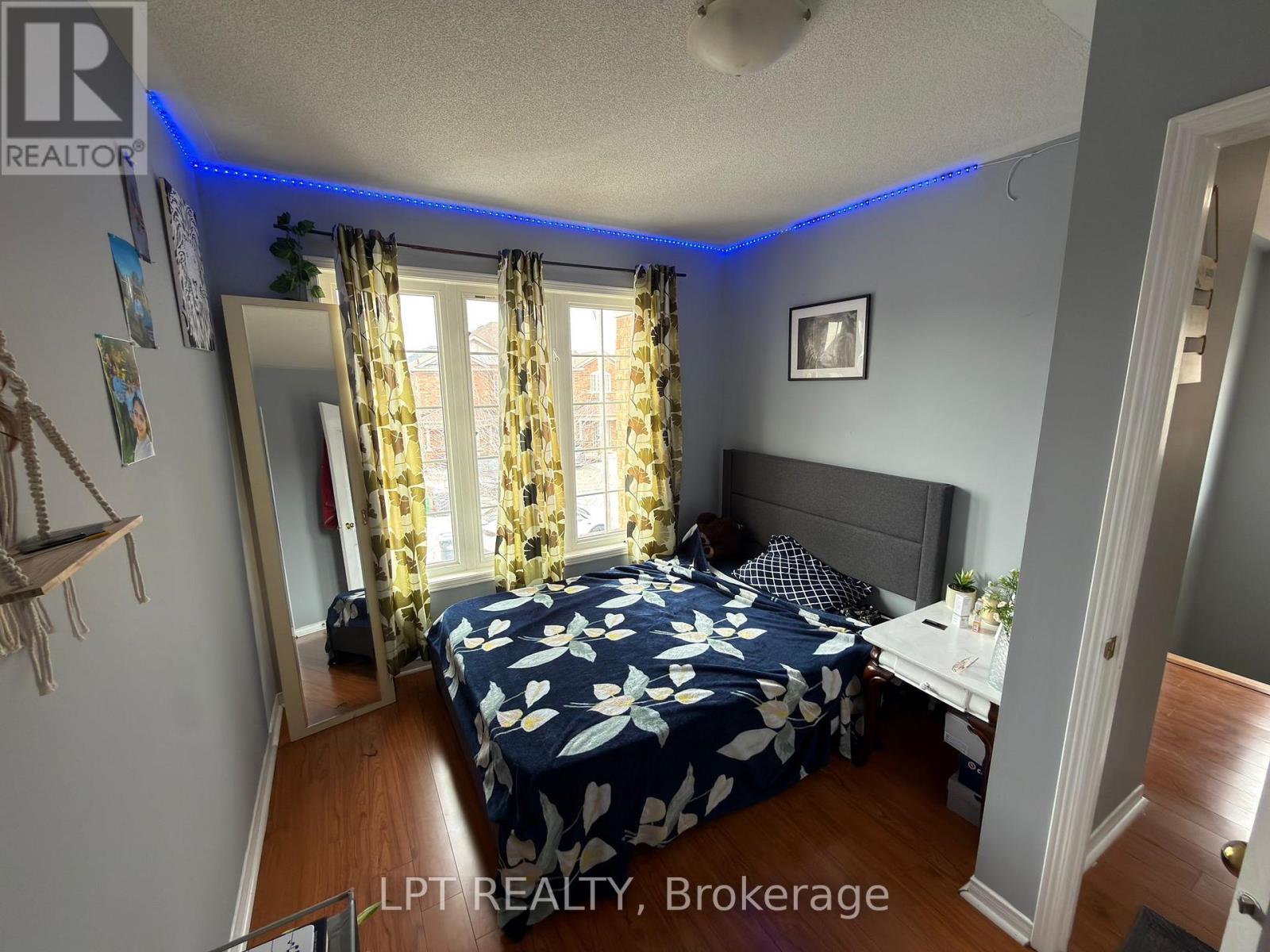 112 Bushmill Circle, Brampton, Ontario  L7A 0K6 - Photo 10 - W12996792