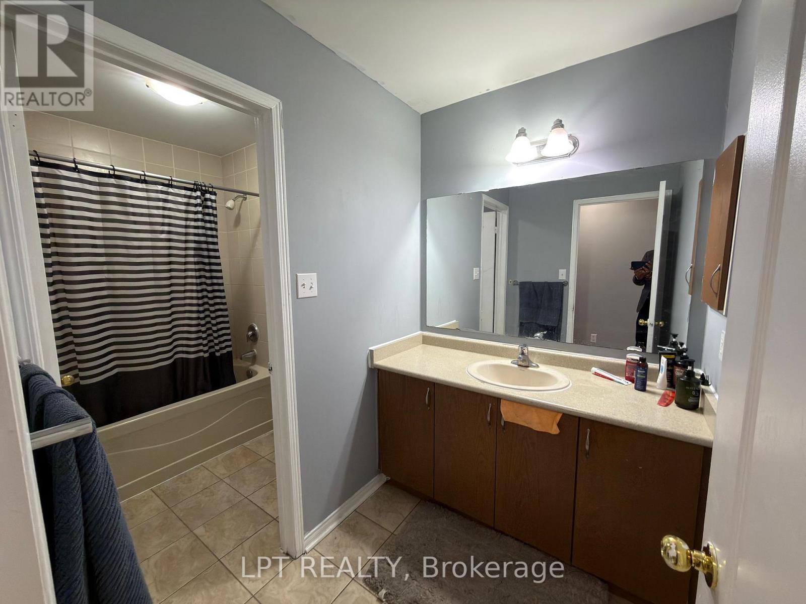 112 Bushmill Circle, Brampton, Ontario  L7A 0K6 - Photo 11 - W12996792