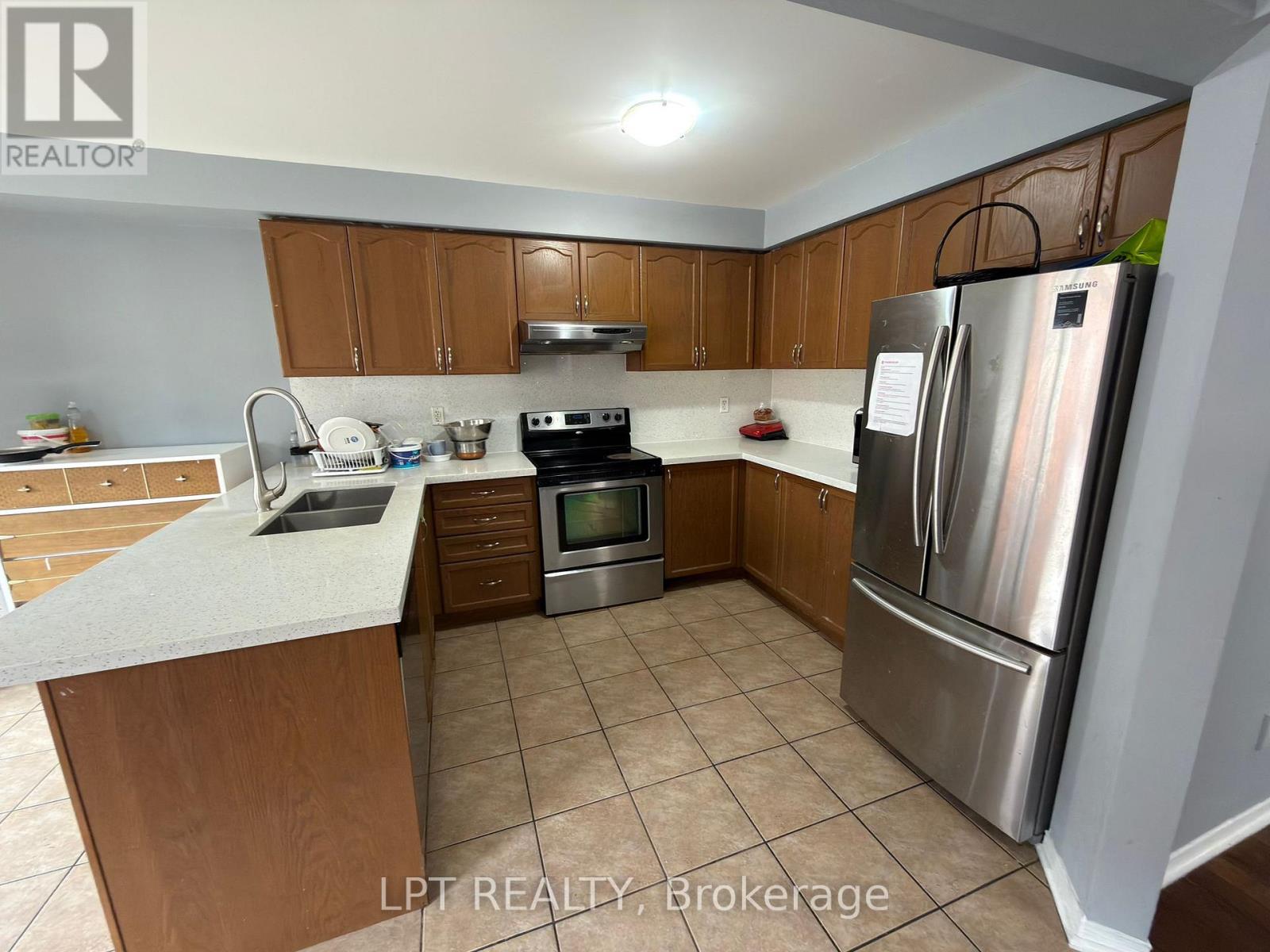 112 Bushmill Circle, Brampton, Ontario  L7A 0K6 - Photo 12 - W12996792