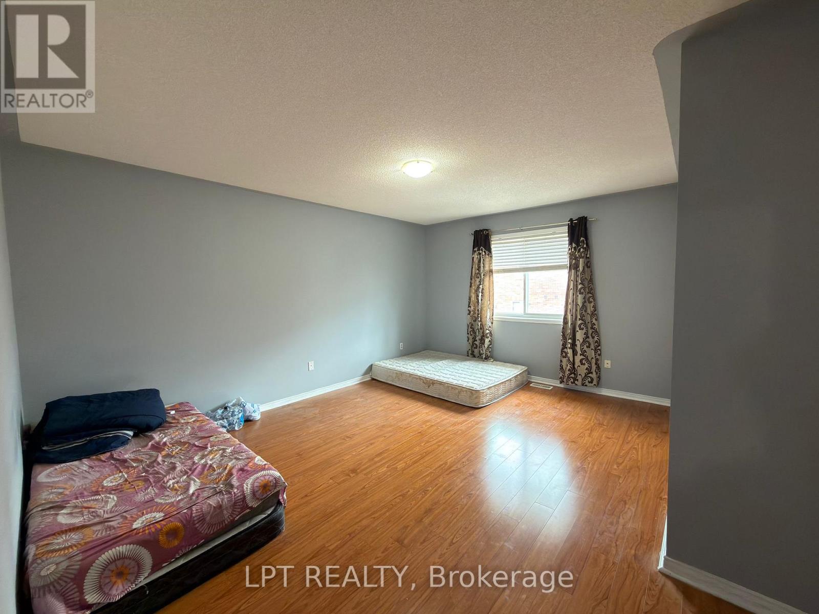 112 Bushmill Circle, Brampton, Ontario  L7A 0K6 - Photo 13 - W12996792