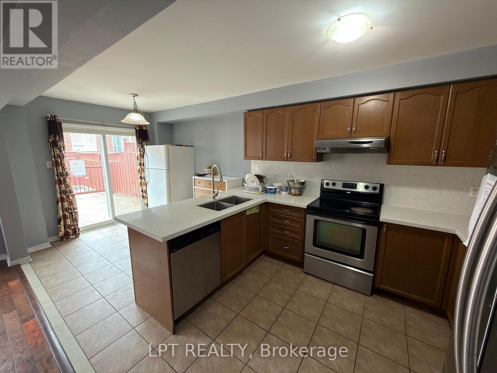 112 Bushmill Circle, Brampton, Ontario  L7A 0K6 - Photo 2 - W12996792